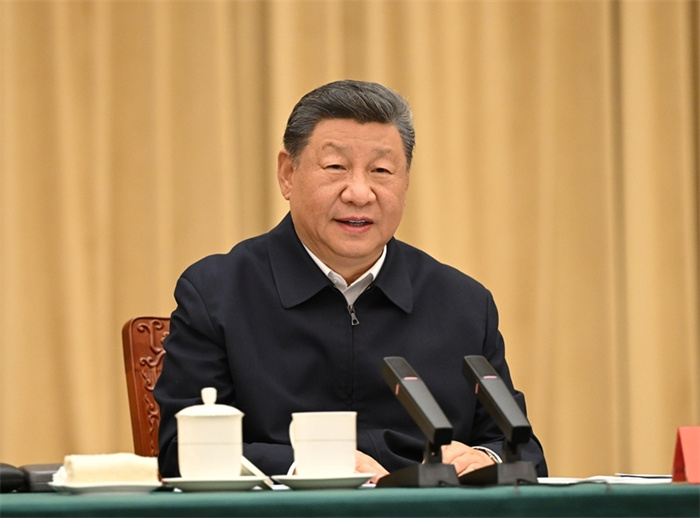 习近平听取新疆维吾尔自治区党委和政府工作汇报