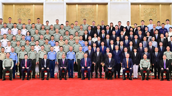 中国人民抗日战争暨世界反法西斯战争胜利80周年纪念活动总结会议在京举行  习近平亲切接见纪念活动筹办工作各方面代表