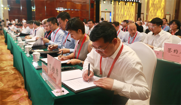 1-泸州市高层次人才团队及项目签约现场.jpg 1-泸州市高层次人才团队及项目签约现场.jpg