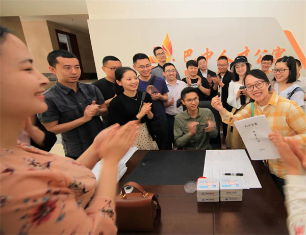 引进人才拎包入住人才公寓.jpg 引进人才拎包入住人才公寓.jpg