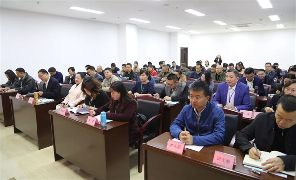 省委统战部举办党外青年人才培训班为人才“加油充电”.jpg 省委统战部举办党外青年人才培训班为人才“加油充电”.jpg