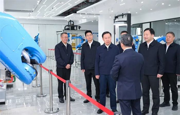 王晓晖在成都调研高新技术企业时强调 以科技创新引领产业创新 积极培育和发展新质生产力